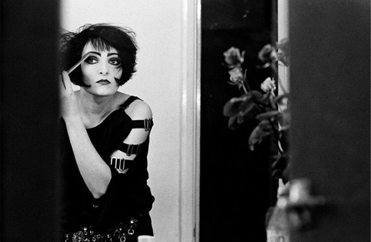 cheapthrlsbzkll's tweet photo. Donโt rush me, Iโm almost ready! ๐ค๐ค #siouxsiesioux #siouxsieandthebanshees #goth #punk #vintagephoto #primping #blackandwhitephotography #goodmorning #cheapthrillsbuzzkill https://t.co/Aj0tE1UhiY