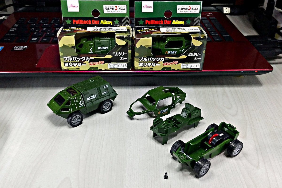you_kun_jp's tweet photo. 今日買ってきたダイソーのプルバックカー。以前のミリタリーカーとよく似てるけど、ちょっと違うようです。
#ミニカー #謎車 #ノーブランド #ダイソー #プルバックカー #ミリタリー #miniature #modelcar #miniaturecar #daiso #genericbrand #pullbackcar #military https://t.co/hqUEUFJTwl