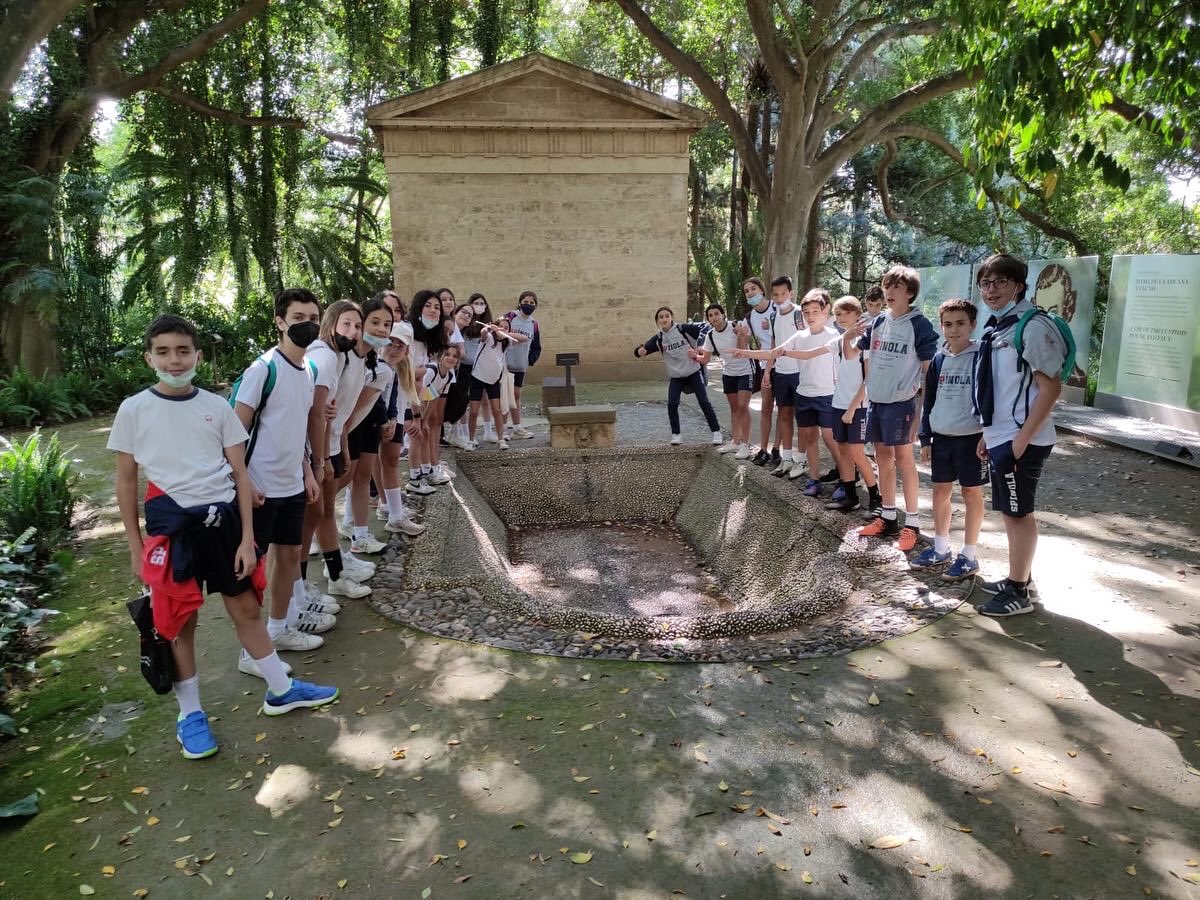 Los alumnos de #1ESO visitan el Jardín Botánico de la Concepcion 🌿🌺 @JBHConcepcion 
#VisitasCulturales #VisitasBonitas #ConocemosMálaga