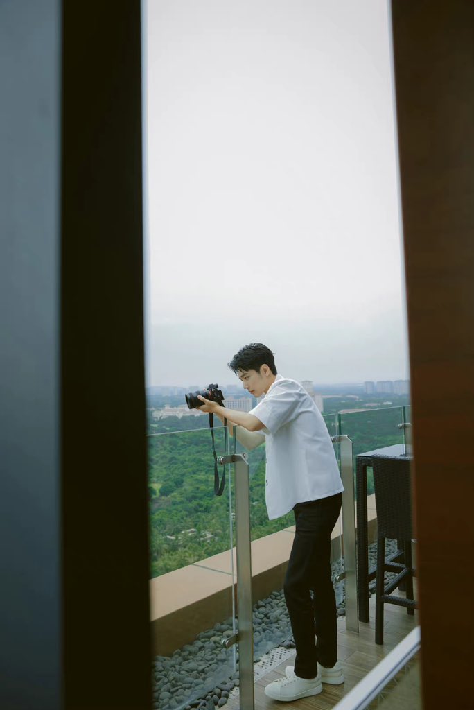 xfxIndia's tweet photo. 10-5-22
Xiao Zhan Studio Weibo Update:
"The cool wind and rain wash away the dust. A young man dressed in white, handsome, wise, kept his smile."
🌹#XiaoZhan #XiaoZhan肖战 https://t.co/CDbL45q9M1
