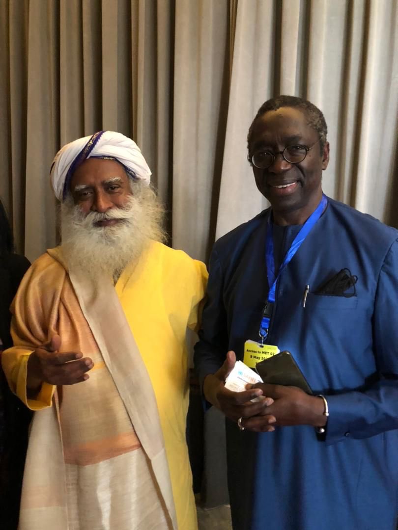 MarDieye's tweet photo. Always inspiring to meet with @SadhguruJV at #COP15 🙏🏾🙏🏾🙏🏾 https://t.co/lF1uW1snJC