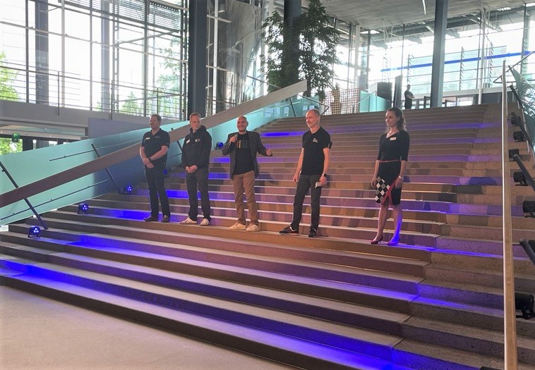 BWI_IT's tweet photo. Wieso braucht es Innovationseinheiten? Matthias Görtz, CTO der BWI, ist überzeugt: #Innovation gelingt nur zusammen. „Wir brauchen unglaublich viele Ideen, die wir eigentlich nur gemeinsam generieren können.“ #innoX #Schmiede @CIHBw https://t.co/zuC9vzgbYT