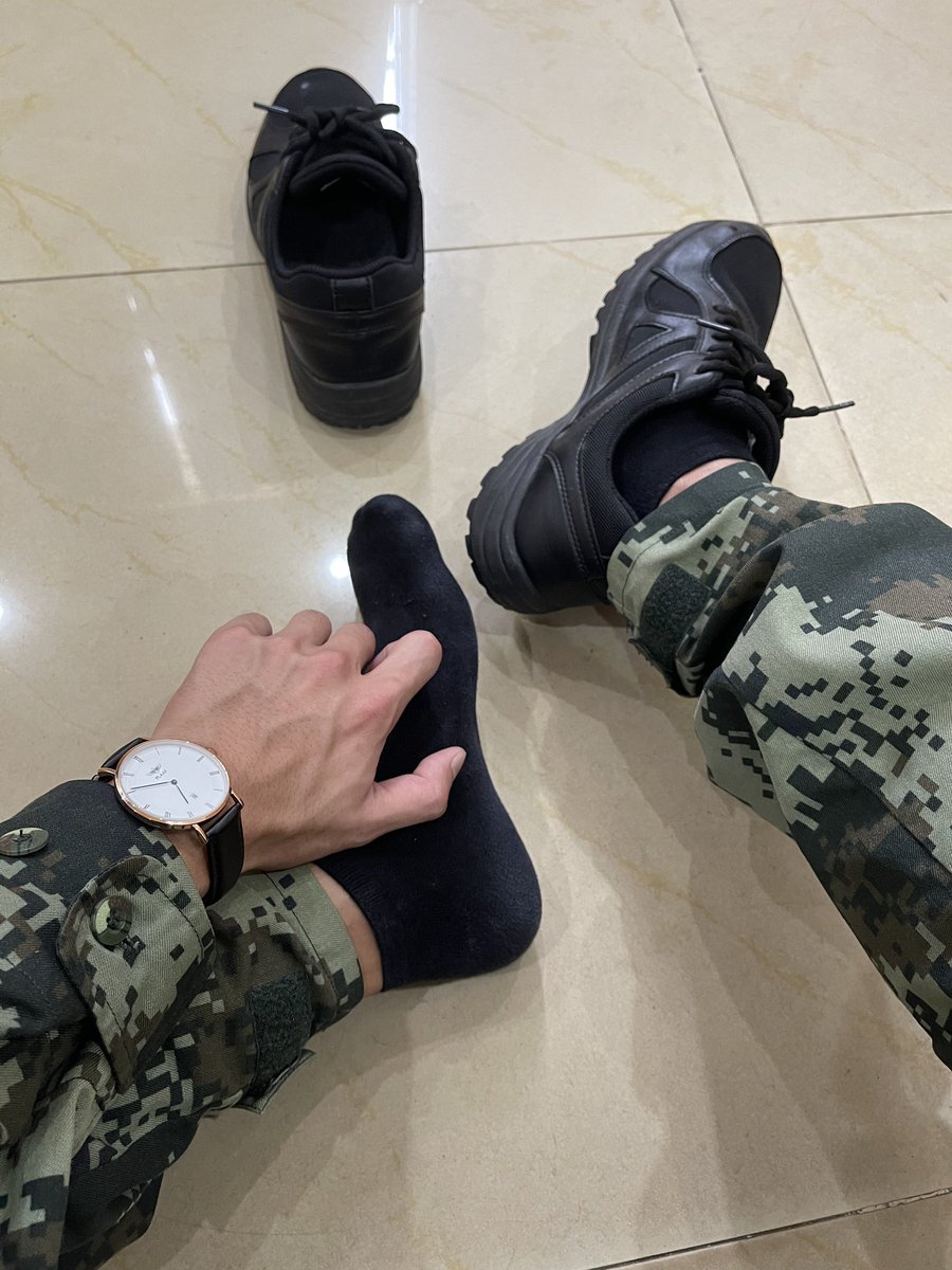 jige_PAP's tweet photo. 520快到了，给对象送个表吧，仪式感很重要。
没对象的送自己也🉑️，别委屈了自己。
jun表，石英，超薄，单调却很酷，性价比杠杠的。
399一个，情侣表750一对（可选两个男款），要的加微信：zhishiyoudianshuai1
加的时候备注“买手表”，否则不通过 https://t.co/ZeqXzfULGq