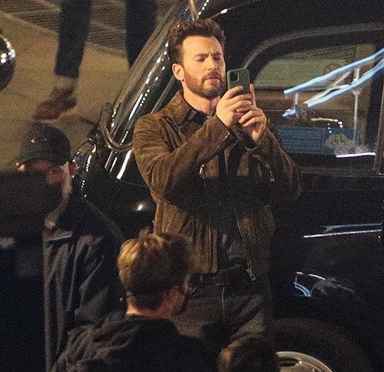 lordcevxns's tweet image. então chris evans nos diga como é ser o homem mais gostoso do mundo