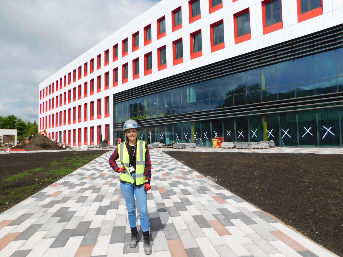 SalfordUniNews's tweet photo. It is always a proud moment when we hear about the success of #SalfordStudents @SalfordAlumni. Charlotte studied @SalfordUni and returned as one of incredible colleagues overseeing the construction of a multimillion building part of #campusmasterplan. ⬇️
https://t.co/E1xzFaT1Jm https://t.co/JJGxuugOfP