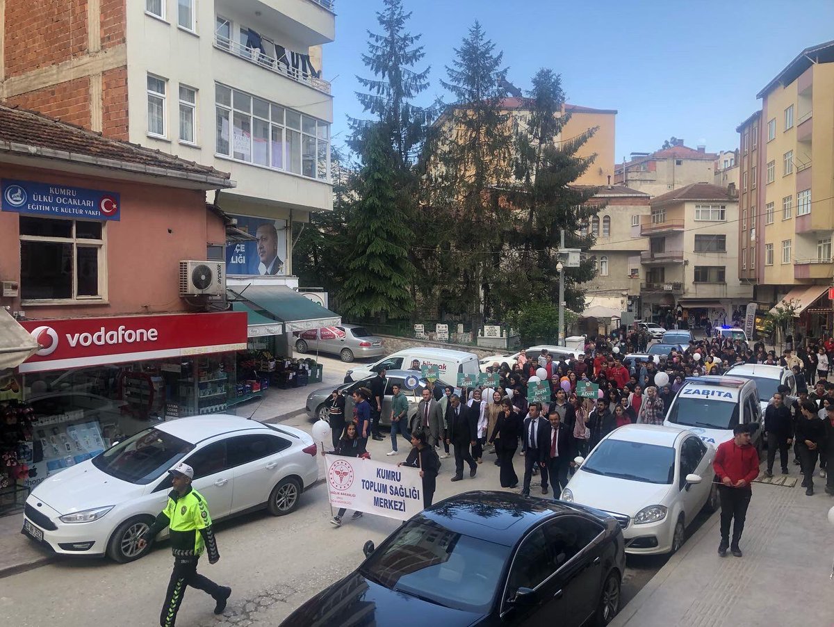 “10 Mayıs Dünya Yürüyüş Günü”kapsamında fiziksel aktivitenin önemine dikkat çekmek amacıyla ilçemizde yürüyüş düzenledik.#10Mayıs #dünyayürüyüşgünü #fizikselaktivite