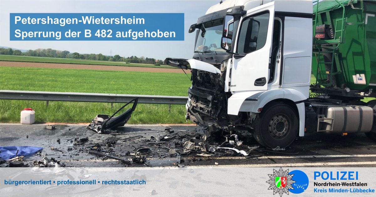 polizei_nrw_mi's tweet photo. Nach dem schweren Verkehrsunfall auf der B 482 ist der Abschnitt für den Verkehr wieder frei. Was bisher zum Unfall bekannt ist, steht unter: https://t.co/pPcMznNNox
#PolizeiNRW #Petershagen #B482 #Verkehrsunfall #Mühlenkreis https://t.co/w7Wwt52dbj