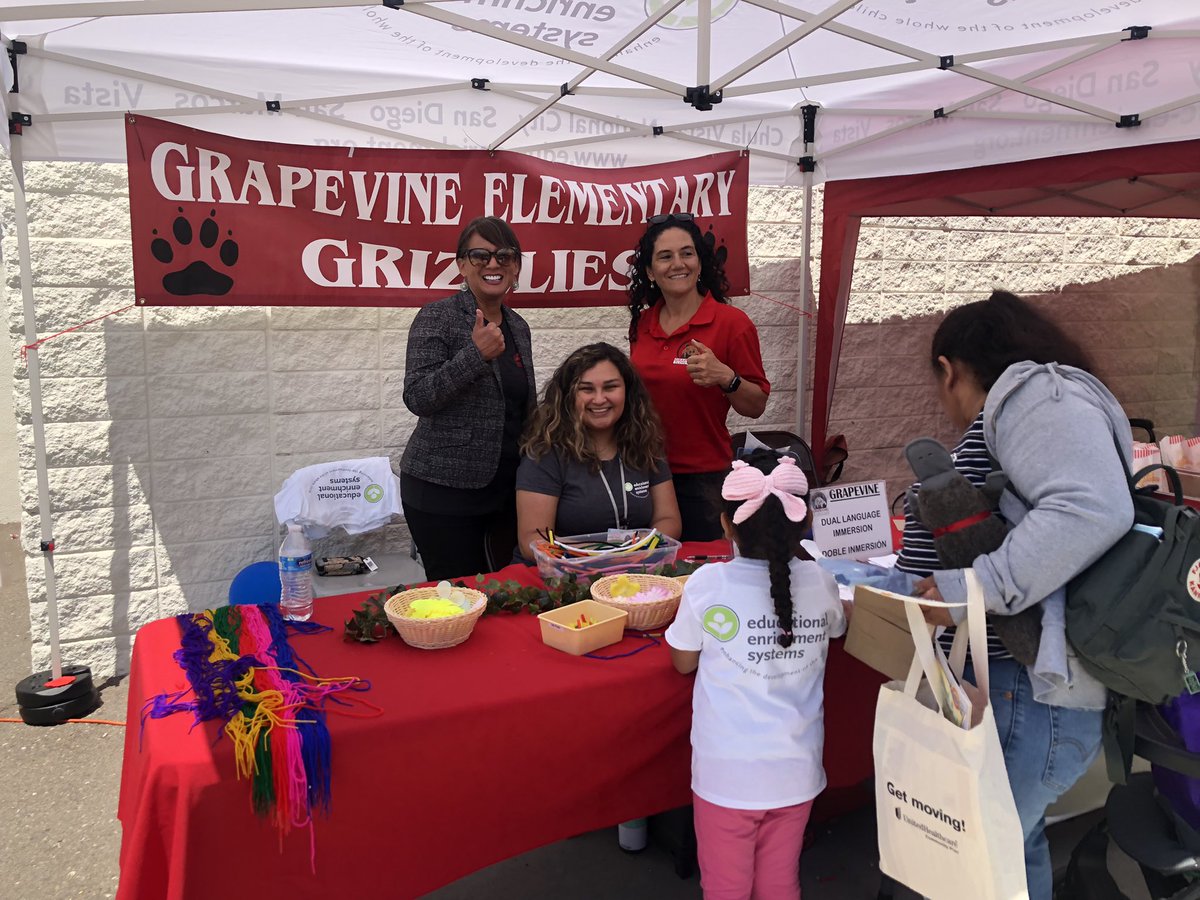 GrapevineEleme1's tweet photo. Grapevine Elementary - Innovating in two languages 
Early Education Fair in VUSD https://t.co/Vd0qfD4CR7