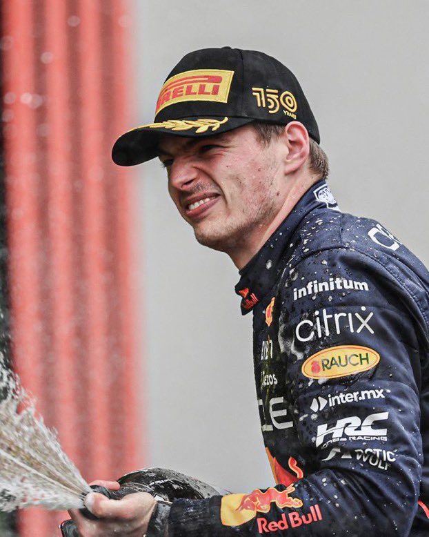 F1Tornello's tweet photo. Hola!! Ya aceptaron que Max Verstappen es el mejor piloto de #F1 o todavía tienen dudas? https://t.co/aLY9qyWzfm