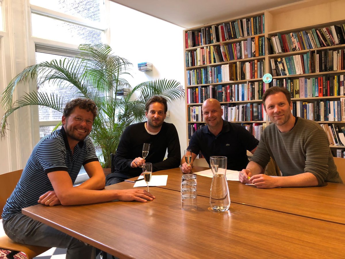 Getekend voor nieuw boek, over en met voormalig topschaatser @Christijngrnvld, die in grootse vorm verkeerde toen een harde val zijn leven in één klap veranderde. Maar zoals hij zelf zegt: ‘Dat is niet het einde geworden van mijn verhaal, maar juist het begin van iets nieuws.’