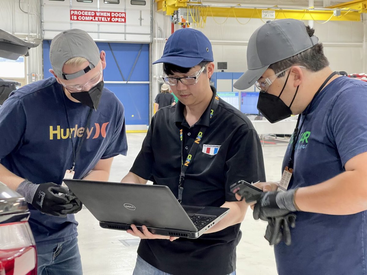 EcoCARChallenge's tweet photo. DAY 2: Teams are at @GM proving grounds and are eager to complete their finishing touches to their #ChevyBlazer before vehicle inspections. 🚗🔋

Learn more about what’s to come today and the exciting way Day 1 ended! 

https://t.co/cqXEn0J9Jh

#Year4Competition #BlazerShowdown https://t.co/8lb2ycsRec