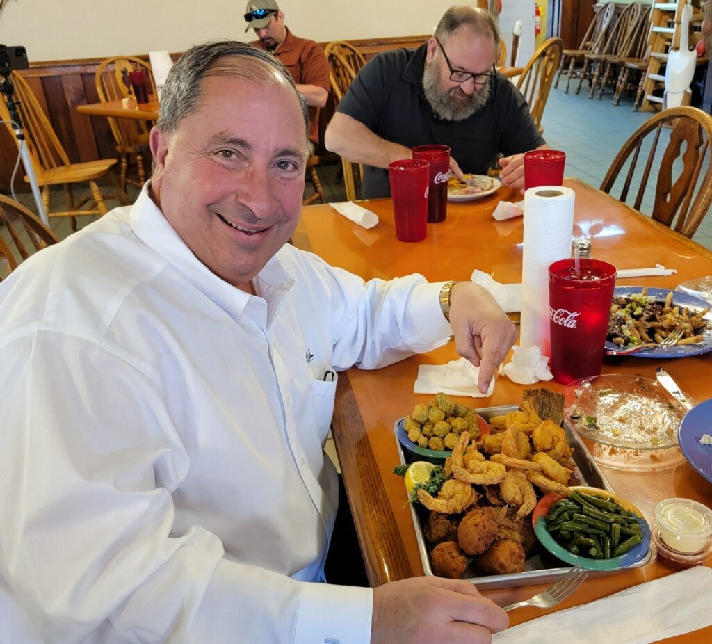 jfradioshow's tweet photo. Real Georgia Eats at Altamaha Steak & Seafood, Jesup, Georgia!
Catch @LynnePatton and President Trump-endorsed John Gordon in #GlynnCountyGA at Coastal Kitchen at 12PM.
Then: #BrantleyCountyGA at The Main Event at 2PM.#TakeBackGeorgia
REAL GEORGIA SPEAKS-TEAM TRUMP BUS TOUR! https://t.co/miC7Q0nstA