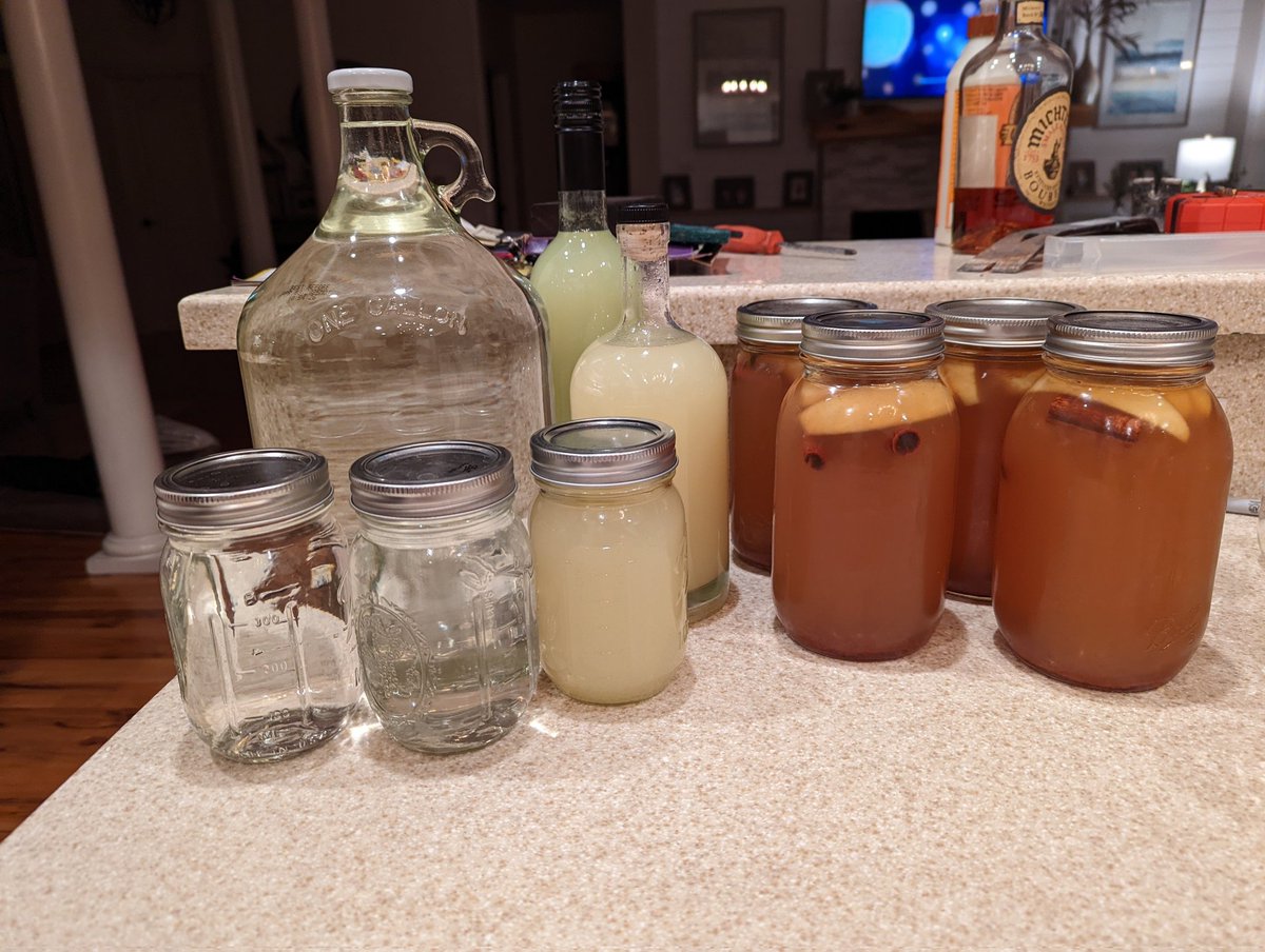 team_waterdog's tweet photo. Must stay hydrated at MIM #wcbcc22 #mim2022 #bbq @team_waterdog
#limoncello #applepie #clear https://t.co/f8XZFa3TBO