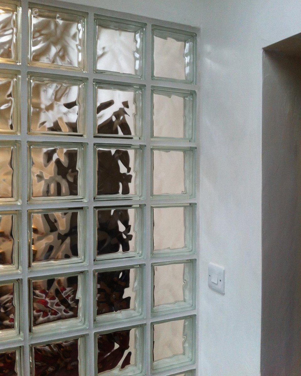 GlassBlockCo's tweet photo. Glass Block dividing wall between a porch &amp; extended living room 👍🏻

#glassblocks #glassblockco https://t.co/HUsxe7wn7W