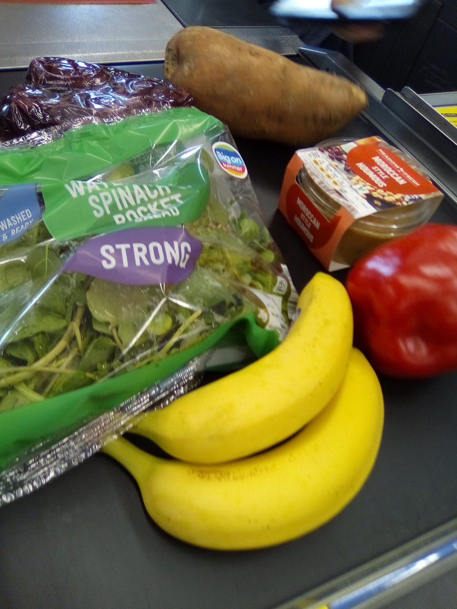 dee_k12201836's tweet photo. Having a self care day. Instead of Maccys fries i went Asda and Lidl and spent about £4. Made lunch in the car (Chipotle pitta, morrocan homous, watercress & rocket leaves) eaten with this view.
#veggielife
#mentalhealth
#selflove
#cornishview https://t.co/33Y6IMOv8k