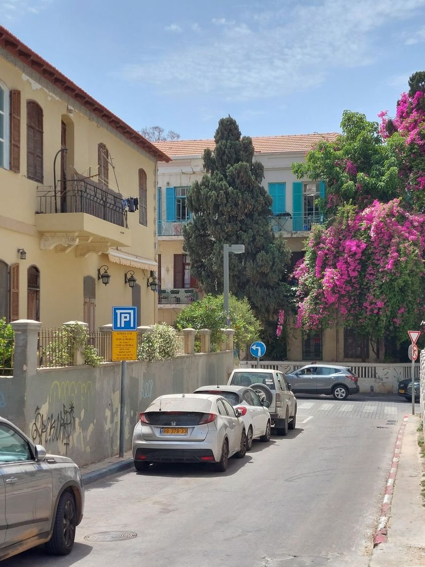 theteachpreach's tweet photo. Exploring the narrow streets of Neve Tzedek, one of Tel Aviv's original neighborhoods.

#neighborhood #TelAviv #beautifuldestinations #Travel https://t.co/tvL7i1V5Xy