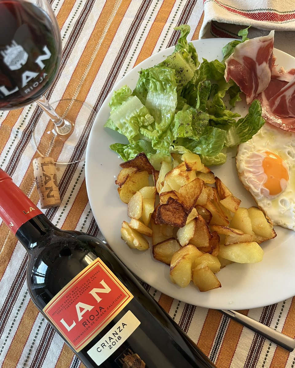 BodegasLan's tweet photo. ¿Estáis de acuerdo, en que muchas veces, las combinaciones sencillas, son las que mas se disfrutan? 😉
#bodegaslan #rioja https://t.co/64FcWgo6iU