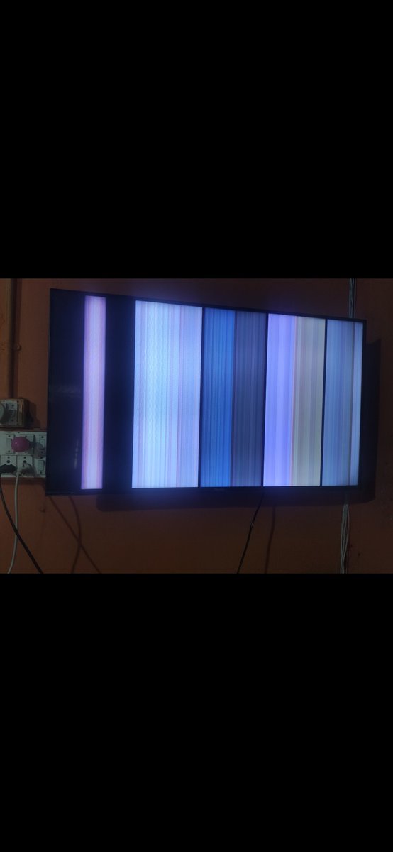 Chatrapathi6303's tweet photo. Two months ago I bought a Hissense Smart TV After a few months the TV display will not work. Lines like this will appear on the display. There is a warranty. I have a lot of respect for your company.  This incident hurts me please help me @Hisense_IND @HisenseGlobal @HisenseIntl https://t.co/q4OmqmOzWZ