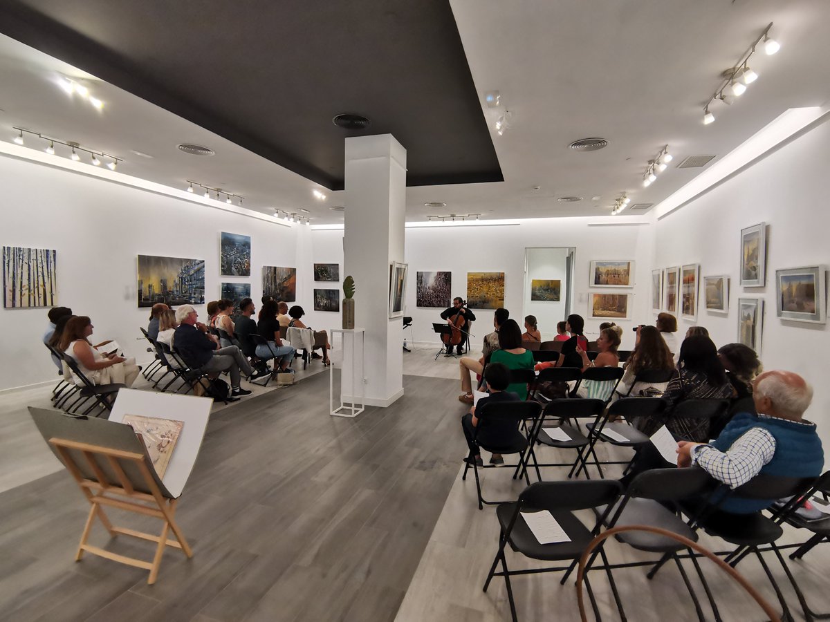 El pasado sábado pudimos disfrutar de una talentosa actuación de música clásica de la mano de la pianista Blanca Quevedo y el chelista Miguel Ángel Vilariño en la Galería de Arte "CITArte" del Centro Comercial The Duke Shops.
Un ratito muy agradable y lleno de armonía.