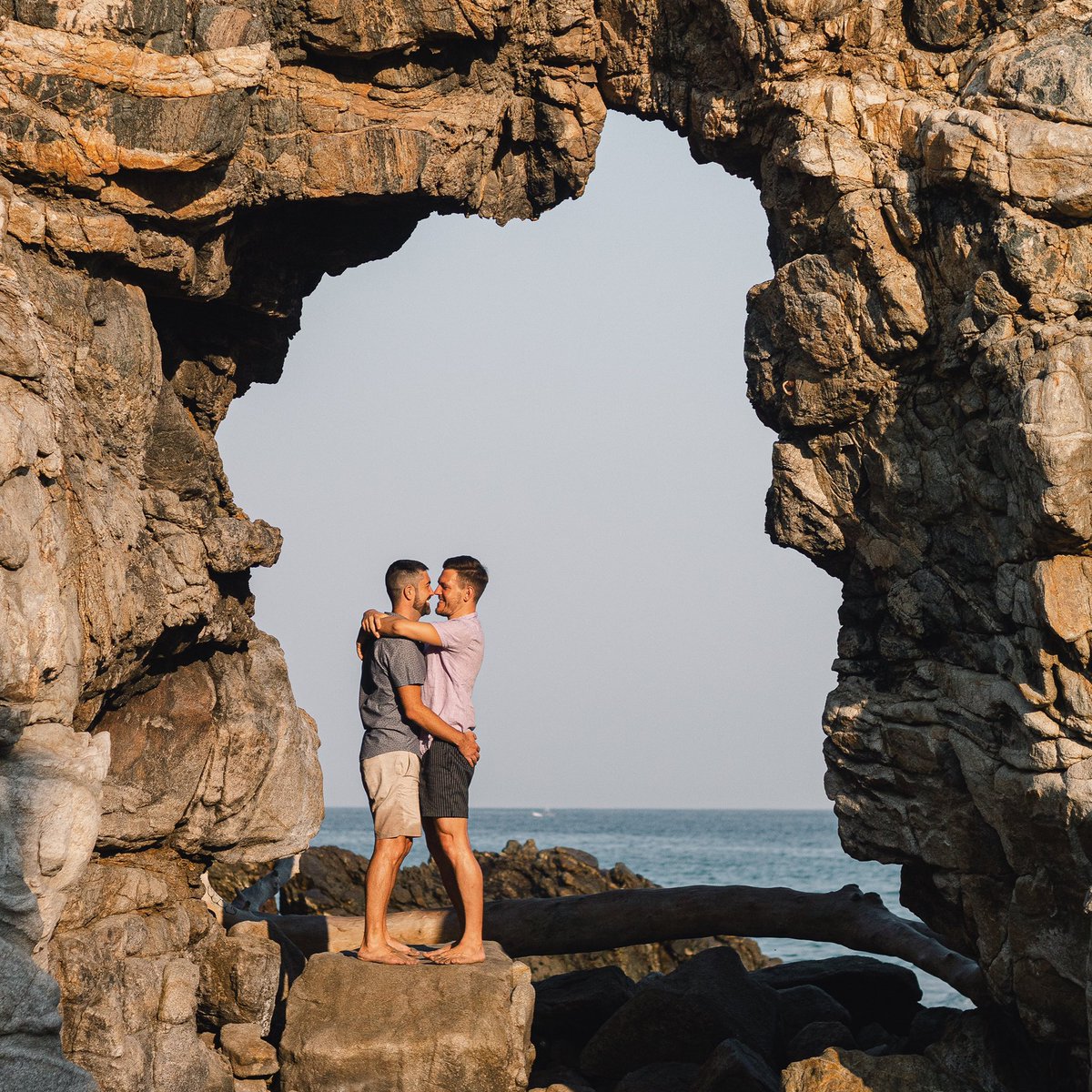 twogayexpats's tweet photo. For spectacular views with dramatic landscapes like this one, don’t miss La Punta Zicatela in Puerto Escondido! #lapunta #zicatela #mexicanpipeline #gaytravel #gayoaxaca #gaymexico #twogayexpats https://t.co/nXp1tbKVPX