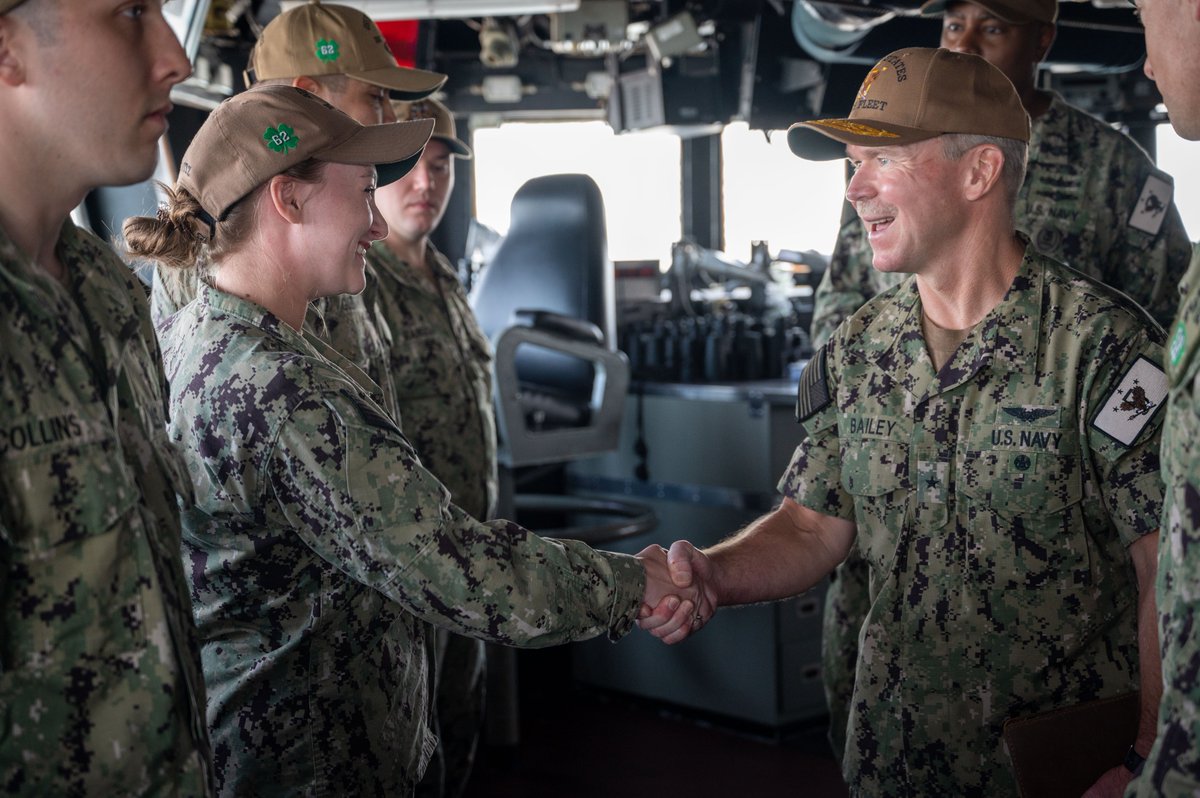 US5thFleet's tweet photo. Today, RDML Sean Bailey, NAVCENT deputy commander, visited the guided-missile destroyer USS Fitzgerald (DDG 62) while pierside in Bahrain.

While aboard the ship, Bailey spoke with crewmembers &amp; thanked them for their outstanding performance while operating in U.S. 5th Fleet. https://t.co/JKwMmIWrkd