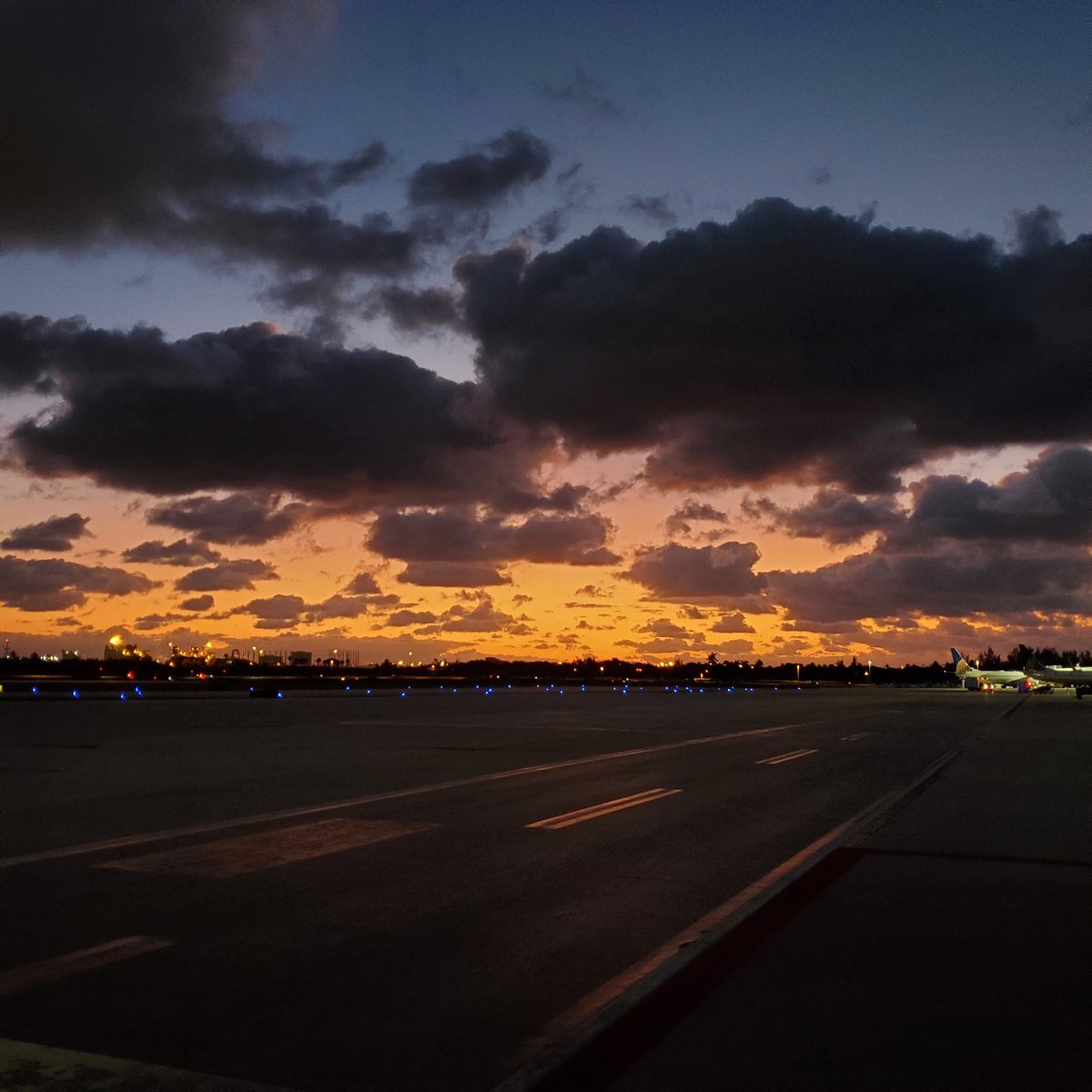 jotero05's tweet photo. FLL!!!! Our start of the morning in Terminal A! Good morning Team!!! Have a great day! ⁦@weareunited⁩ https://t.co/rYWijZXsC0