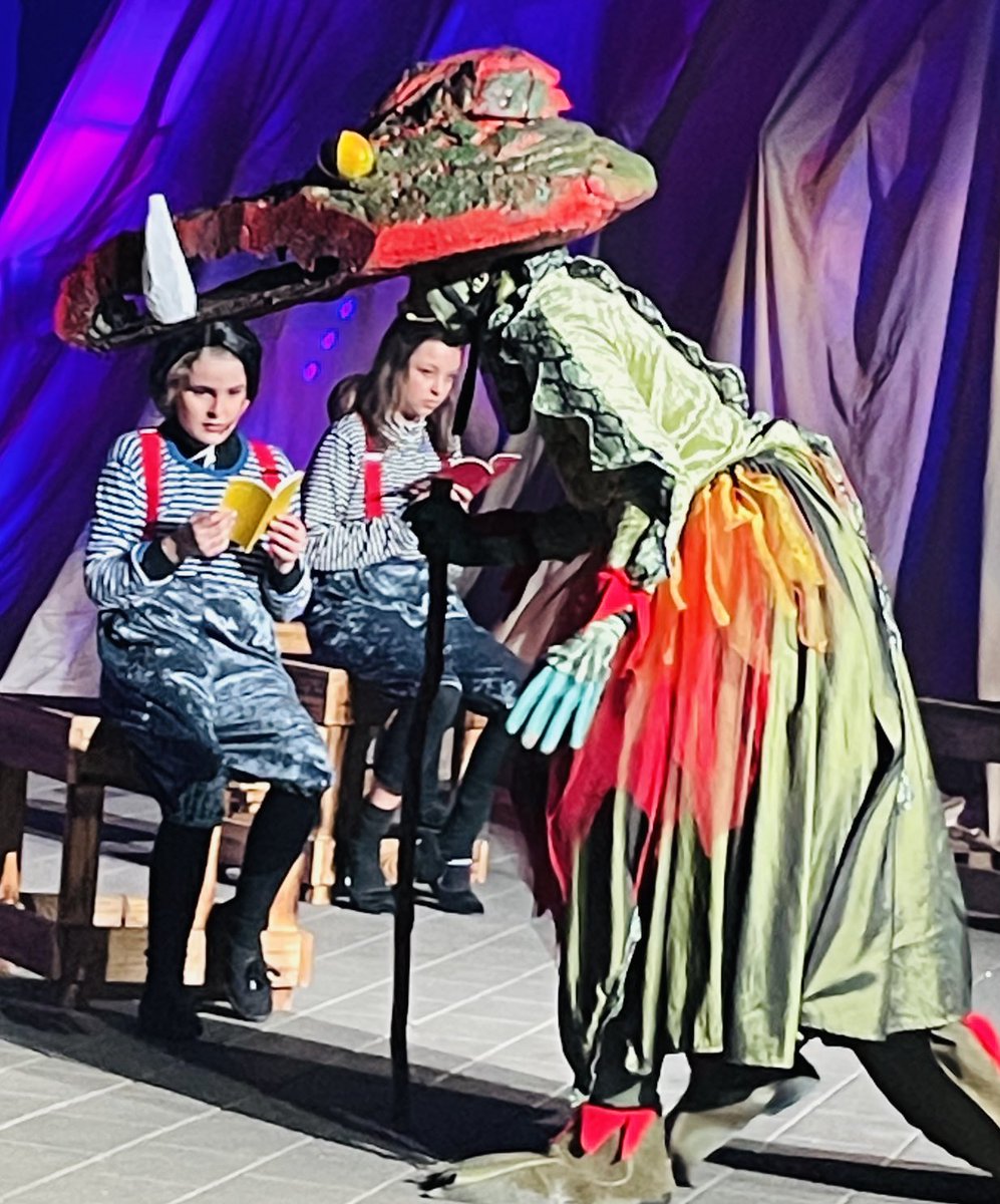 VogelArnsberg's tweet photo. Unsere #Freilichtbühnen sind wieder da. Als erste startete #Festspiele #BalverHöhle im #Lummerland. Mit „#Jim #Knopf u. #Lukas der #Lokomotivführer“. Ich durfte dabei sein. Klasse. Beste kulturelle Selbstorganisation. Großer Dank an alle. Und an alle Freilichtbühnen. https://t.co/Wvcr9CKiVE