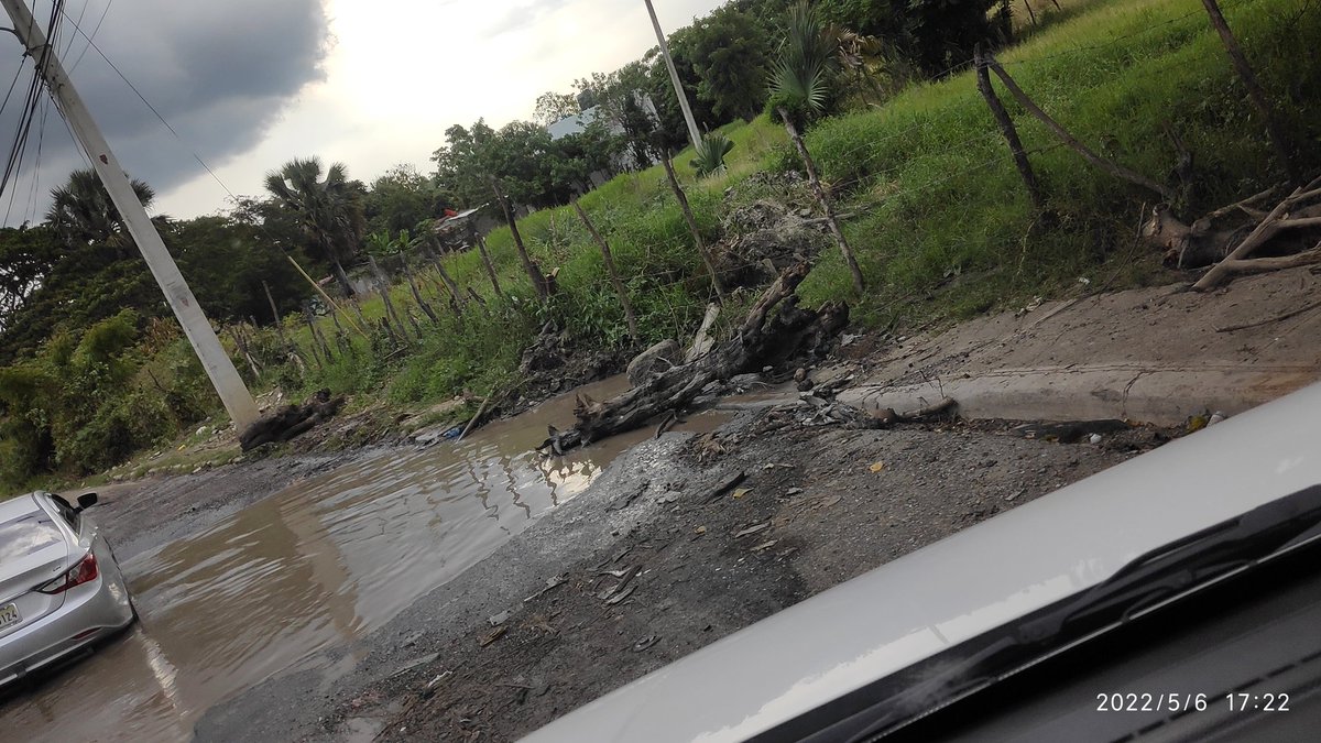 JanselJaquez's tweet photo. @MOPCRD @AlcaldiadeStgo @DeligneAB @AbelMartinezD @EduardoEstrella @MateoEspaillat @RaquelPenaVice
@raquelarbaje

Esto es en la C/ Cruz Gorda en Gurabo cerca de la carretera Buena Vista. Tenemos meses en eso y nadie hace nada. Favor gestionar la reparación. https://t.co/3lOxHASzF3