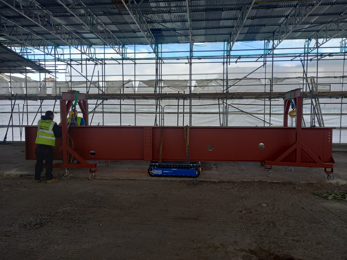 SFinnieLtd's tweet photo. Tracked carrier at work! 
Lifting steel beams onto a loading platform, then tracking them into position across the building, with each beam weighing over 1700kg.

#steelwork #construction #hiab #lorry #crane #london https://t.co/VvsmHAWvfU