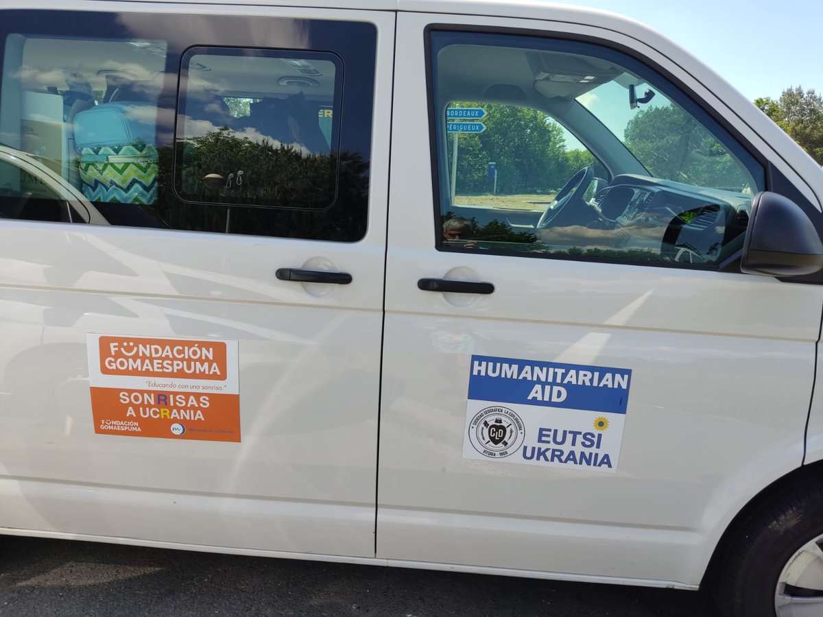 EutsiU's tweet photo. New convoy #eutsiukrania!!!
4 furgos  +7Ts (comida, mat. sanitario y prods d higiene) para frontera Ucrania.
Equipo:Yuriy,Teresa,Arrate,Diego, Manu,Xabi,Emma,Asier
Слава Україні! Героям слава!💙💛
@FundacionGE  #lineafevida #fundacionge #sonrisasaucrania #dualiateletraducciones https://t.co/DFU50AHCao