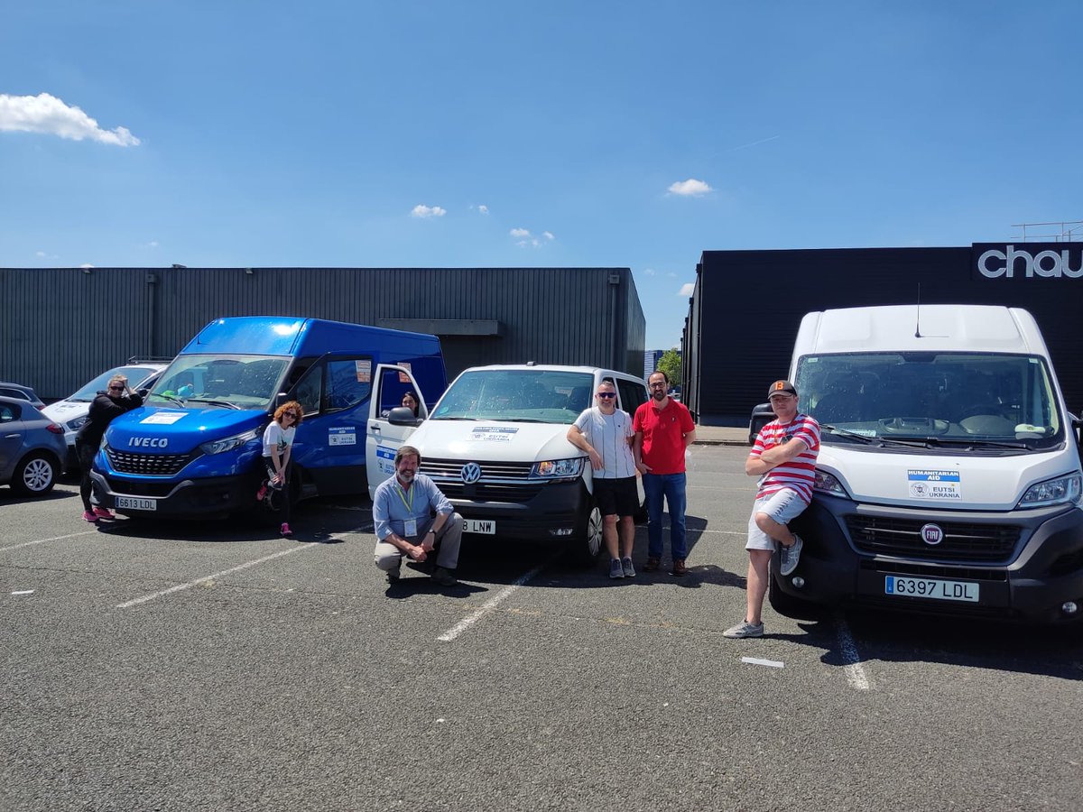 EutsiU's tweet photo. New convoy #eutsiukrania!!!
4 furgos  +7Ts (comida, mat. sanitario y prods d higiene) para frontera Ucrania.
Equipo:Yuriy,Teresa,Arrate,Diego, Manu,Xabi,Emma,Asier
Слава Україні! Героям слава!💙💛
@FundacionGE  #lineafevida #fundacionge #sonrisasaucrania #dualiateletraducciones https://t.co/DFU50AHCao