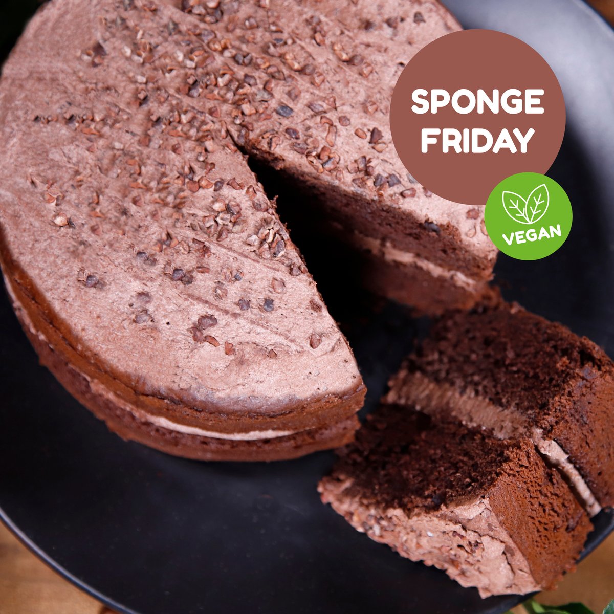SpongeCakesLtd's tweet photo. This week's Sponge Friday is Biscoff! Or choose from our Gluten Free Chocolate Cake or Chocolate Vegan Cake ๐ฅฐ https://t.co/hEH7Q15tvL #SpongeFriday #CakeForTheWeekend #Biscoff #VeganOption #GlutenFreeOption https://t.co/KANv6TW5pv
