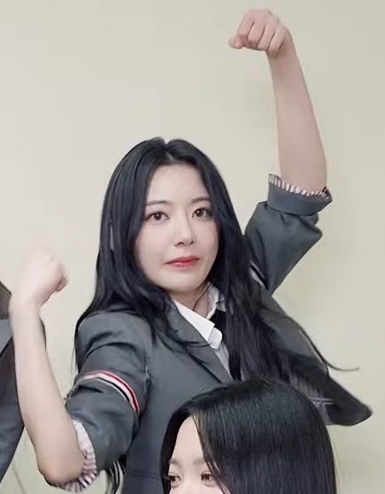 kzhpim's tweet photo. 얘네 저번부터 카즈하 근육 따라하는거 너무 웃김 ㅠㅠㅋㅋㅋㅋㅋㅋㅋㅋㅋ https://t.co/rXIP8L58Qo