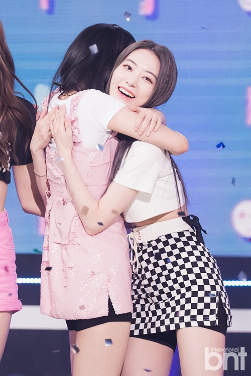 Diam_Kkurarity's tweet photo. [📸/PRESS PHOTO] 
20220510 
SBS MTV "THE SHOW"

LE SSERAFIM🎉😆

#미야와키사쿠라
#MiyawakiSakura
#宮脇咲良

#SAKURA #사쿠라 
#꾸라 #ックラ
#LE_SSERAFIM #르세라핌

#LESSERAFIM1STWIN #FEARLESS1stWin https://t.co/WJGI67tavE