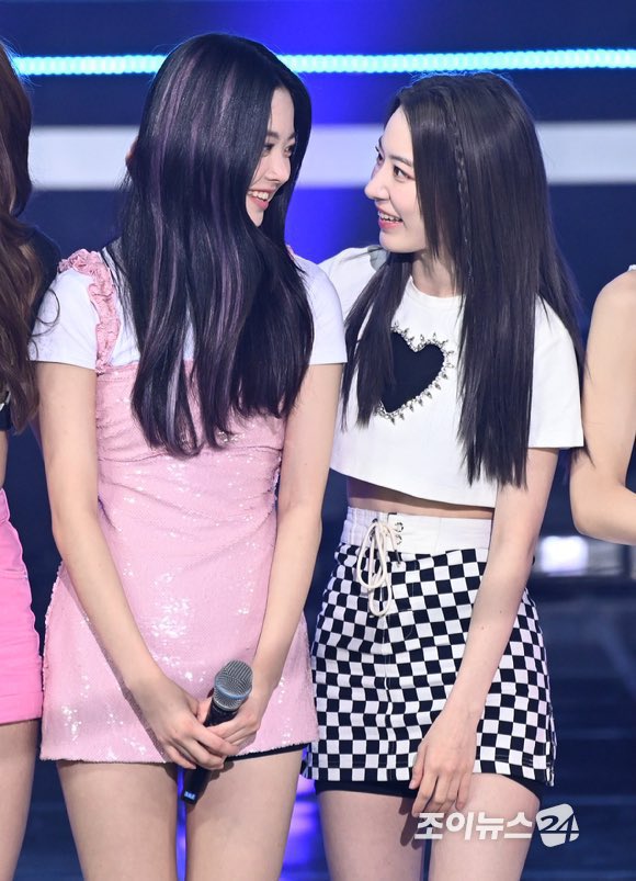 Diam_Kkurarity's tweet photo. [📸/PRESS PHOTO] 
20220510 
SBS MTV "THE SHOW"

LE SSERAFIM🎉😆

#미야와키사쿠라
#MiyawakiSakura
#宮脇咲良

#SAKURA #사쿠라 
#꾸라 #ックラ
#LE_SSERAFIM #르세라핌

#LESSERAFIM1STWIN #FEARLESS1stWin https://t.co/WJGI67tavE
