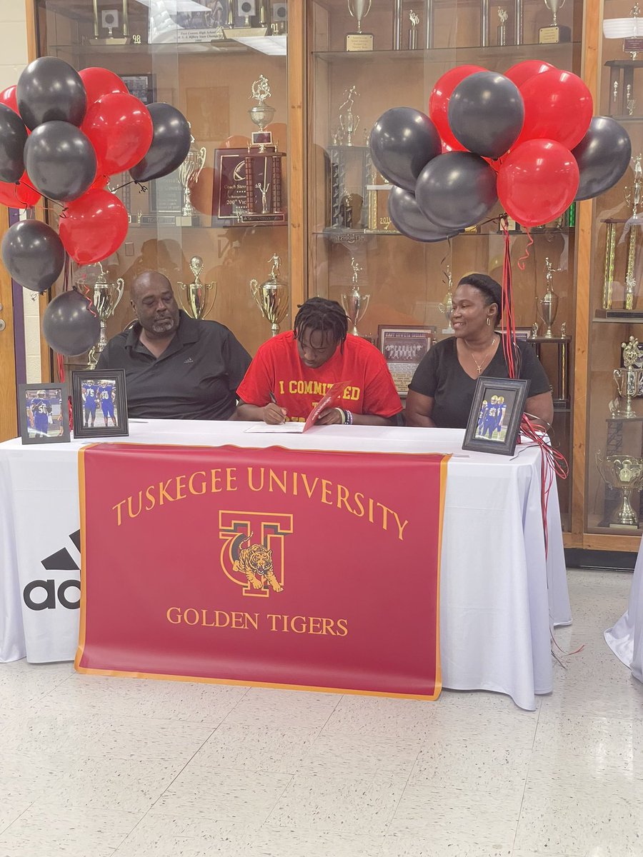 Congratulations to <a href="/4thalove2/">Joshua Strong</a> on signing with Tuskegee University! #RecruitEC