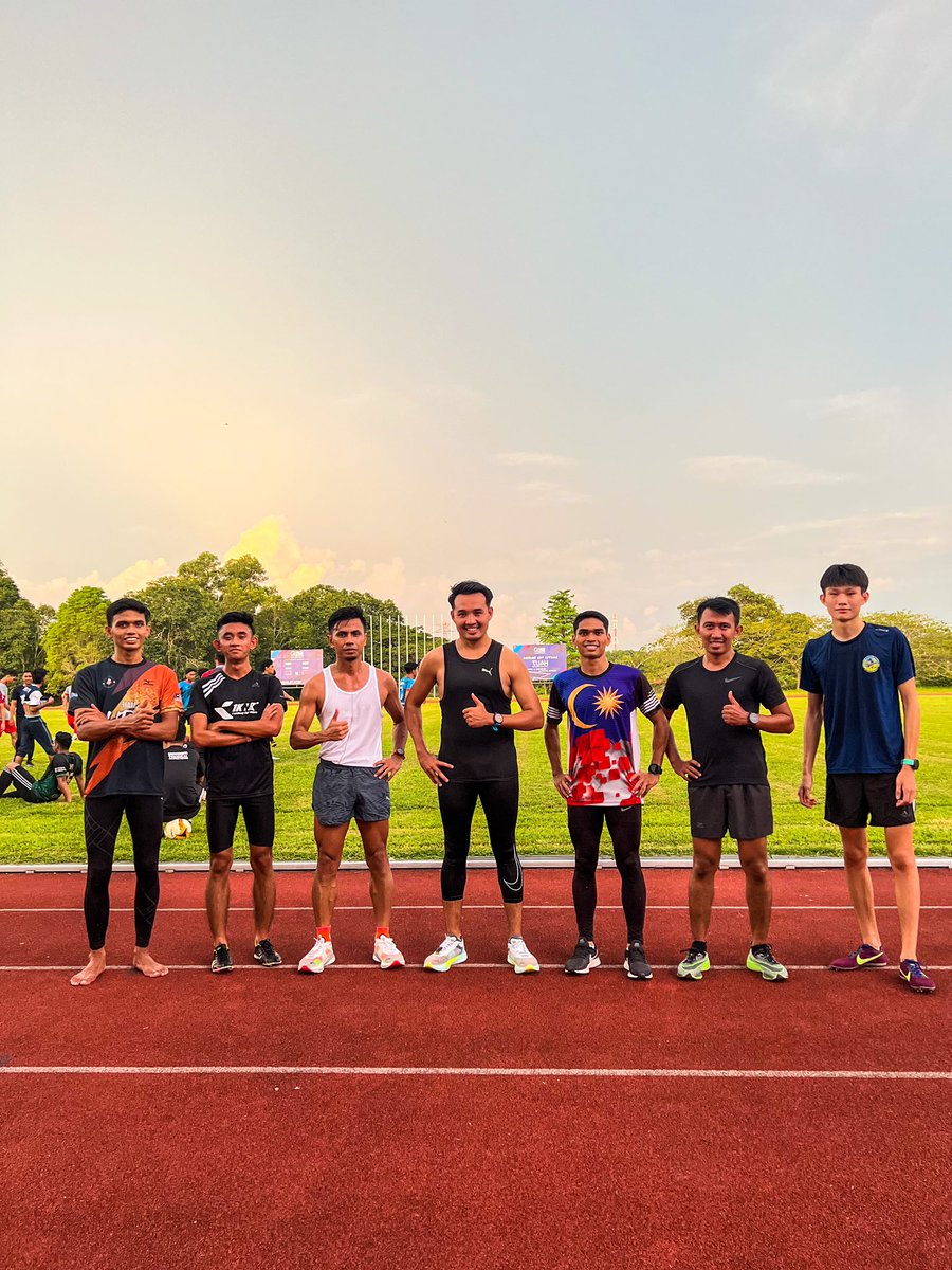 hazreeq88's tweet photo. Speed Session D129/365 #runstreakchallenge #D129/365
first track session lepas raya,amik kau bonk la cite die.
10reps x 400meter (1min recovery)🤮 https://t.co/0ynCO2yMJL
