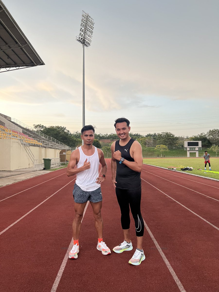 hazreeq88's tweet photo. Speed Session D129/365 #runstreakchallenge #D129/365
first track session lepas raya,amik kau bonk la cite die.
10reps x 400meter (1min recovery)🤮 https://t.co/0ynCO2yMJL