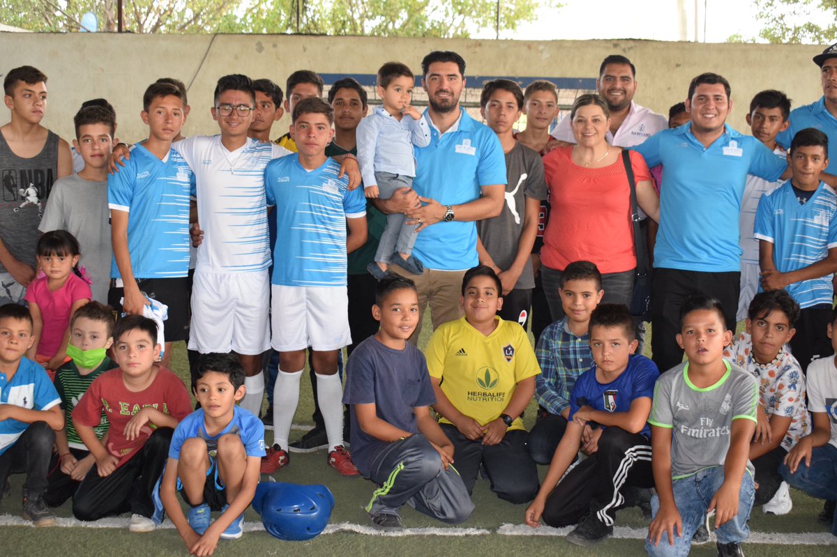 DrMANGAL's tweet photo. El impulso al deporte, una prioridad constante de desarrollo en nuestro municipio. ⚽

A fin de seguir fortaleciendo toda actividad deportiva en #Sahuayo como una alternativa de desarrollo integral realice, junto a la Prof.ª Andrea Tejeda C., Regidora Municipal, (…) 

1/2 https://t.co/2I3BYTkJc2