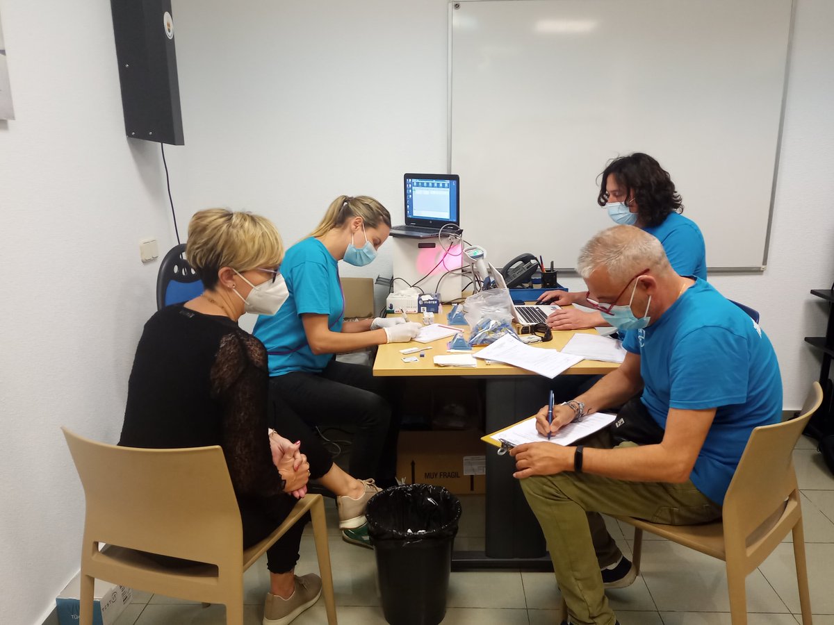 AlcorconSSocia1's tweet photo. Visitando a los compañeros y compañeras de @UCribado, en el CAID de #Alcorcón que se encuentran realizando test de Hepatitis C, VIH y sífilis.
Alineados con los objetivos de la #OMS de eliminar las Hepatitis Virales para el 2030. https://t.co/7BPLCVv4Zl