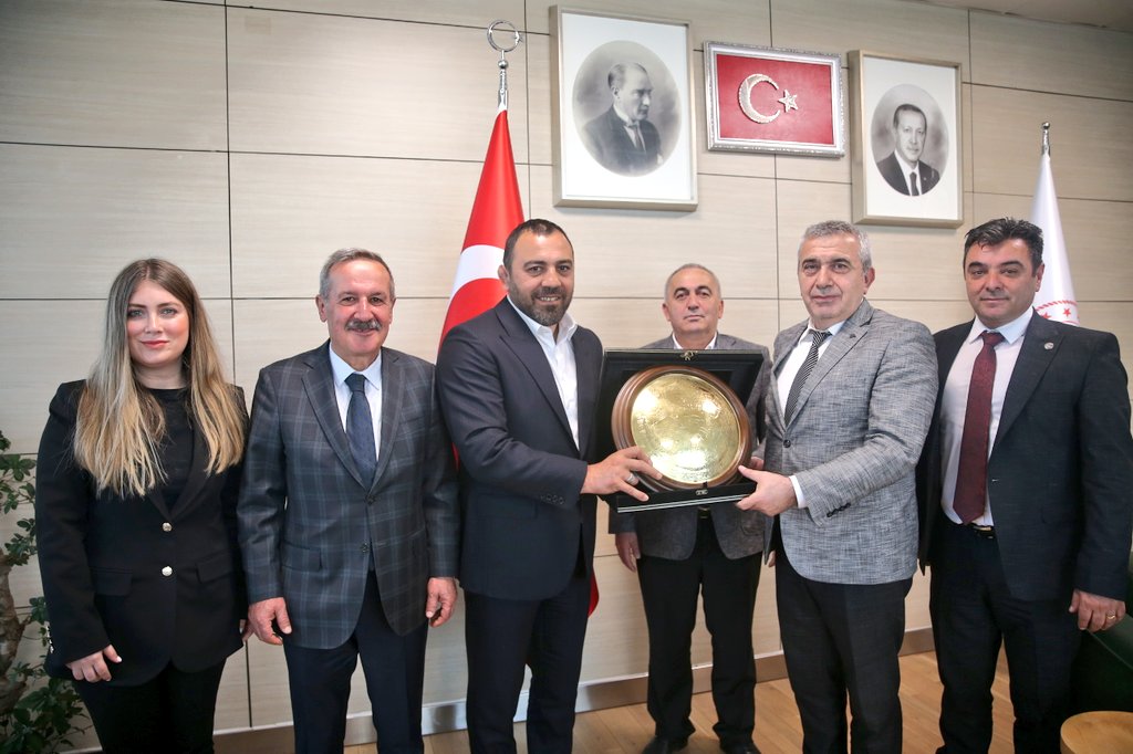 Türkiye Buz Pateni Federasyonu Başkanı Dr. Burhan Kurtuluş'a ve beraberindeki heyete ziyaretleri için teşekkür ediyorum. <a href="/buzpateniTR/">Turkiye Buz Pateni Federasyonu</a>