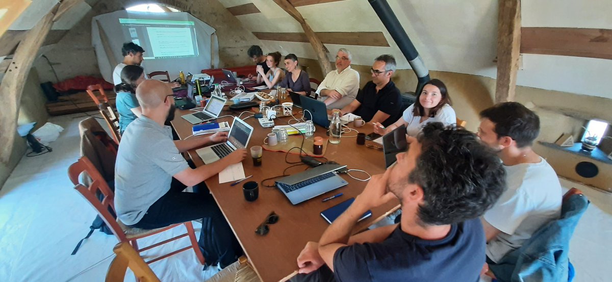 Cpeltiered's tweet photo. Aujourd'hui, je suis dans la campagne lavalloise (à la Grande Goderie chez M. Mme Gruau à Saint-Ouen-des-Toits) avec les acteurs du #CASDAR #RESPHAIES @afacagrofo @BergerieNat @RESO_THEM pour un séminaire terrain... à 6 mois de la fin du projet https://t.co/290n0a1sR9