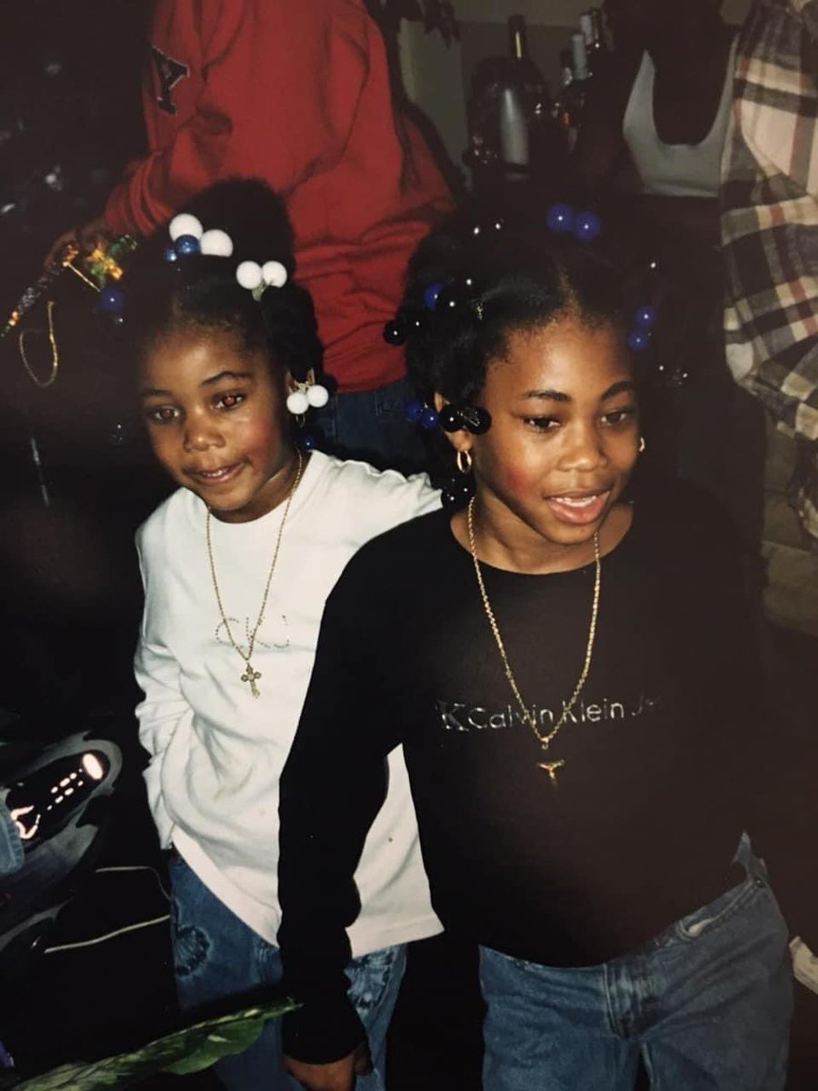 ChaiJavon's tweet photo. Mooka birthday today! My lil big sis, my hair dresser, my shoulder, my ear… I appreciate any and everything you do. I love you, and thank God for you daily! Enjoy today @NyshjaeB. We locked in alwayssss❤️🌺🌸
#MoreLife
#CheersTo27Years 🤞🏽🤞🏽🖤. https://t.co/OBonBti5zU