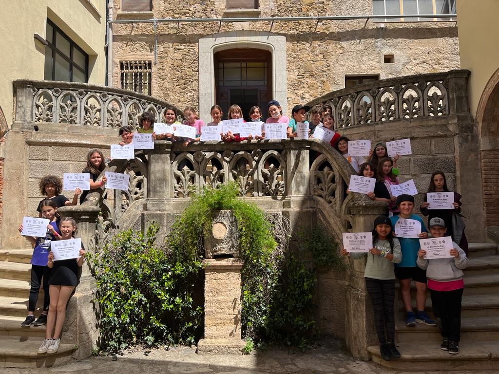 galis_esc's tweet image. Tornem a casa!! Hem gaudit molt de totes les activitats, han estat unes colònies inoblidables! #4rt