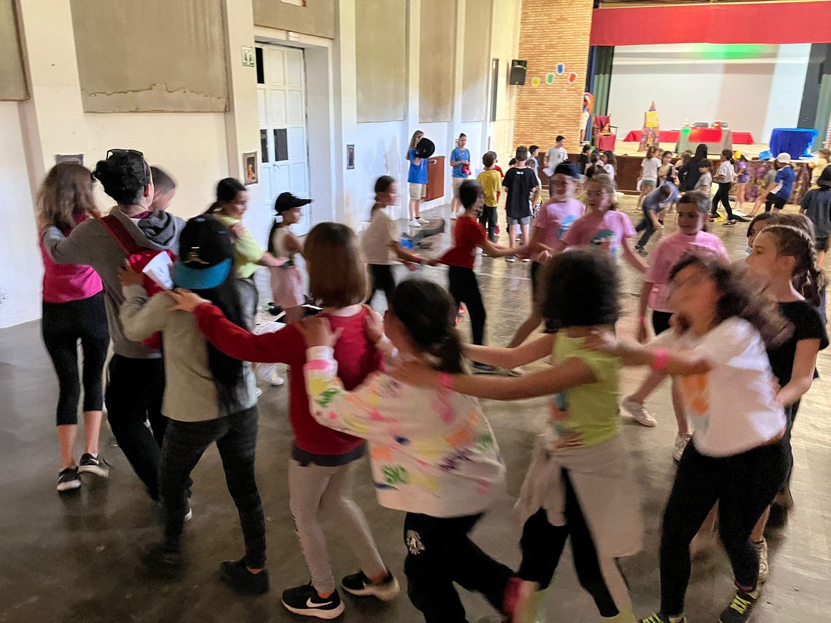 galis_esc's tweet image. Tornem a casa!! Hem gaudit molt de totes les activitats, han estat unes colònies inoblidables! #4rt