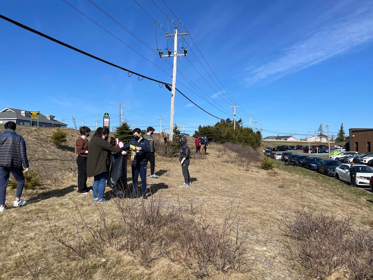 ODHigh's tweet photo. Mr. Murphy's Career Education 2202 class doing some volunteering, picking up litter around the school and taking pride in our school grounds! #PatriotPride #BleedGreen #ReduceReuseRecycle @NLESDCA @Mount_Pearl @SISNLESD https://t.co/9bYV34i86J