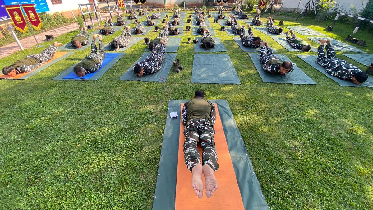 crpfindia's tweet photo. #YogaInUniform : The #CRPF Bravehearts practicing #Yoga in the  #Kashmir valley.

#yogaday2022 
#InternationalYogaDay2022 https://t.co/m7Xz9SwcMC