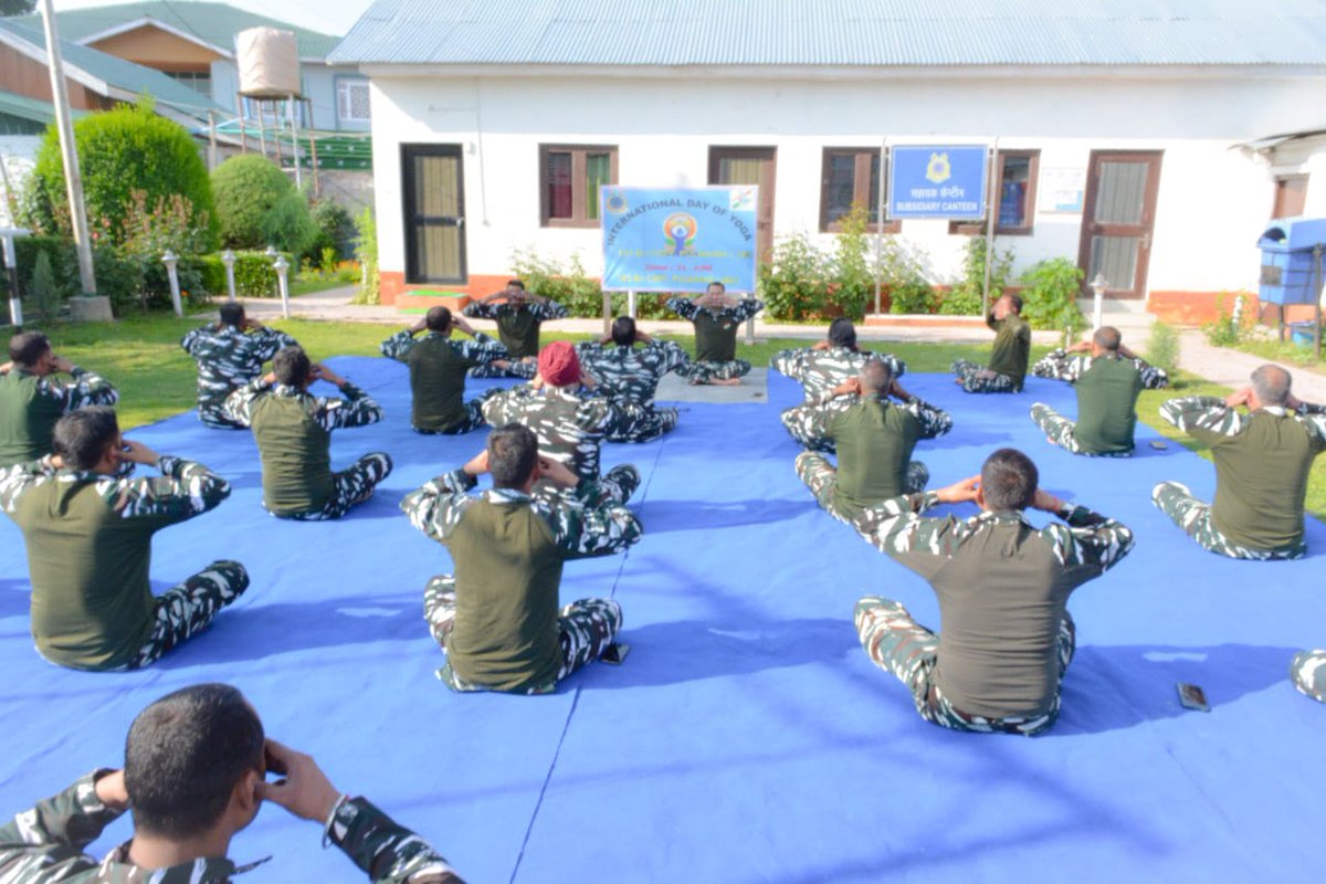 crpfindia's tweet photo. #YogaInUniform : The #CRPF Bravehearts practicing #Yoga in the  #Kashmir valley.

#yogaday2022 
#InternationalYogaDay2022 https://t.co/m7Xz9SwcMC