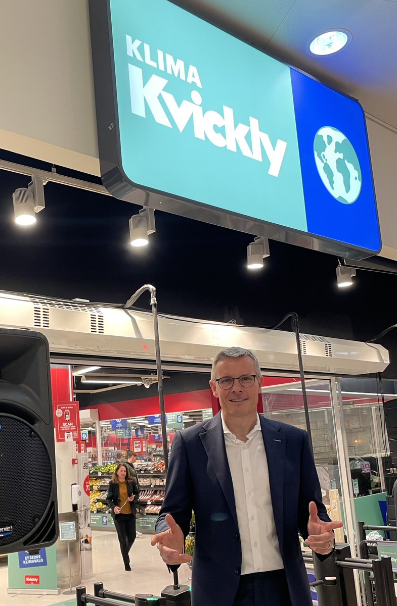 Klima Kvickly er live. I dag åbnede vi Klima Kvickly i Bruuns Galleri i Århus hvor vi tester løsninger til at hjælpe kunderne med at handle mere klimavenligt. Vi tester bl.a. klimamærkningen af varerne. Den test skal bl.a give erfaring til det nationale klimamærke. #klima #coop