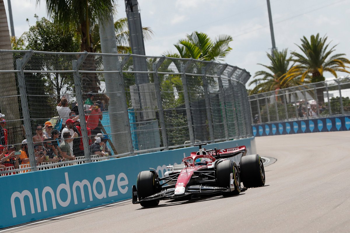 MindMazeTx's tweet photo. Reflecting on a memorable weekend @F1miami. Great to demo our latest innovations during our brain technology showcase, and to meet MindMaze Labs' partners at @alfaromeoorlen who will support our research into how brain health monitoring can boost motorsport safety. #F1 #MiamiGP https://t.co/Gu2S4XAjKG
